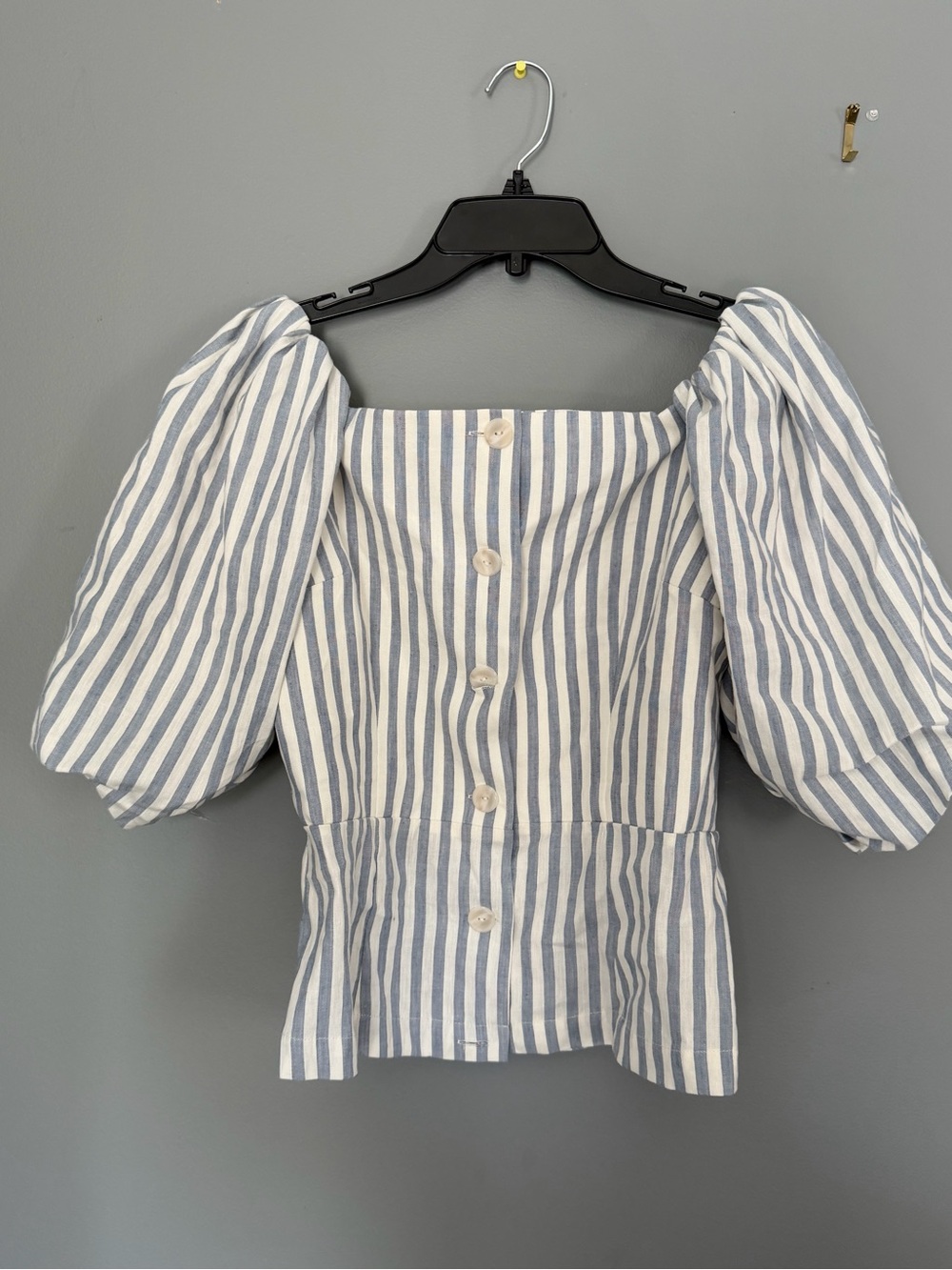 Vince Camuto Blue & White Striped Puff-Sleeve Button linen Top